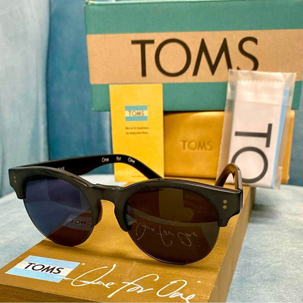 Brand New TOMS Matte Black CHARLIE RAE Round Sunglasses